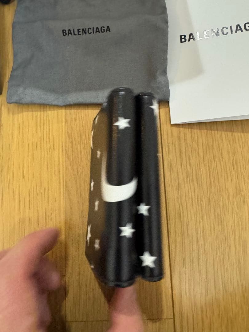 美品　バレンシアガ　三つ折り財布　スター柄