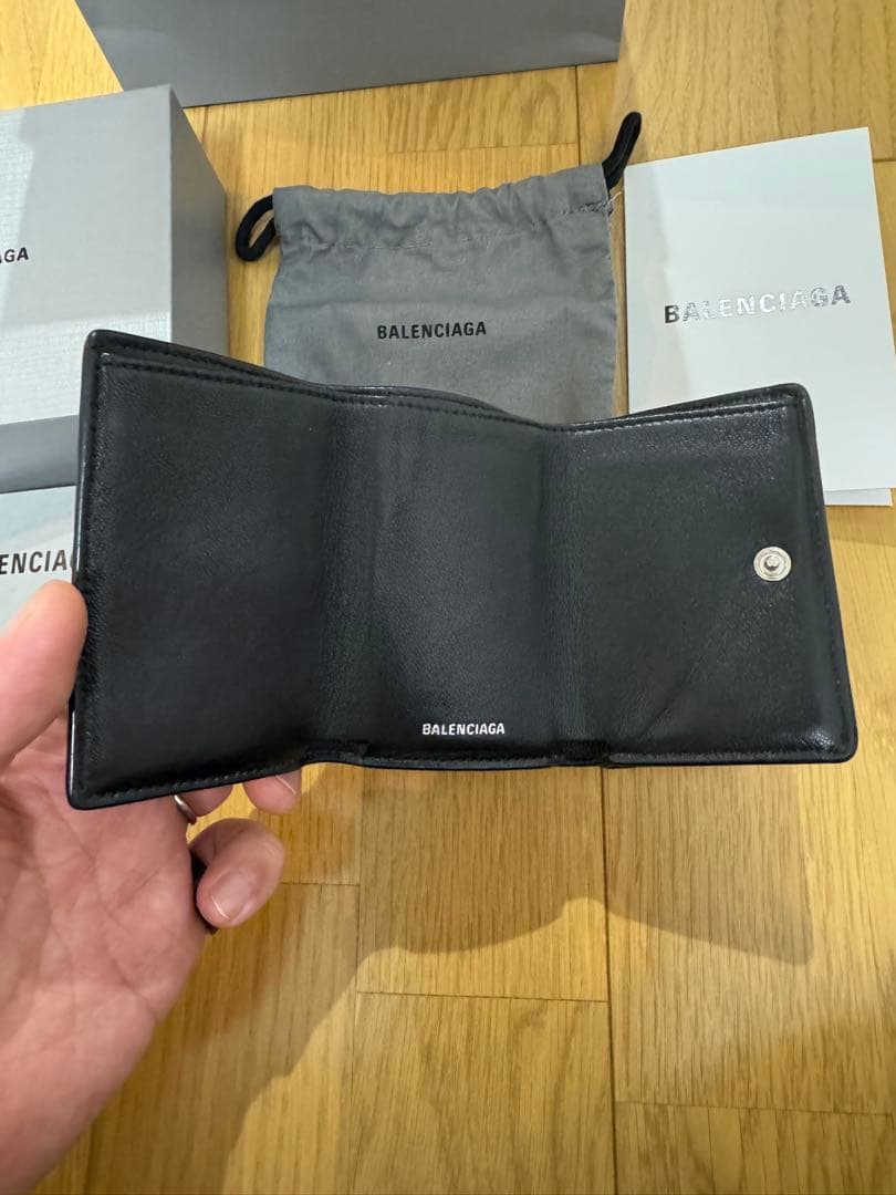 美品　バレンシアガ　三つ折り財布　スター柄