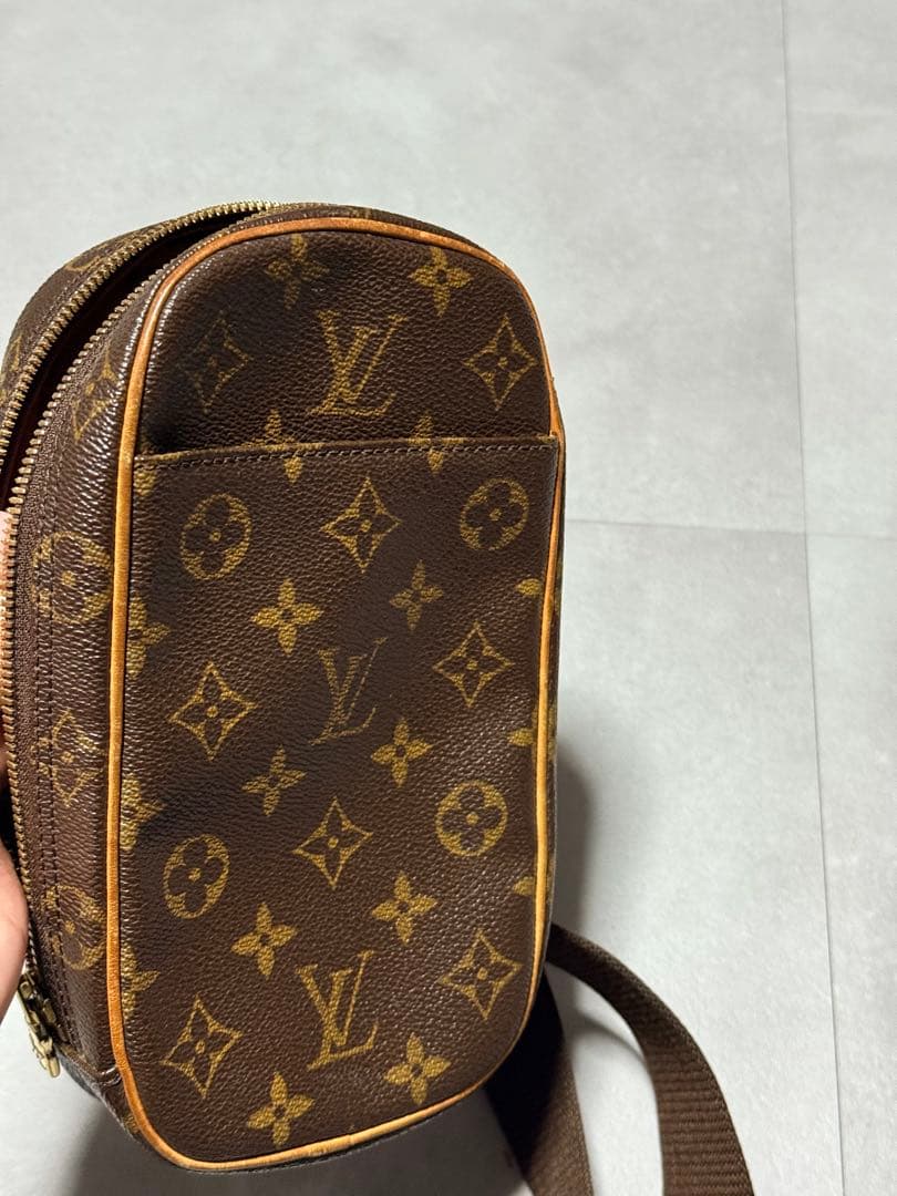 Louis Vuitton モノグラム ボディバッグ
