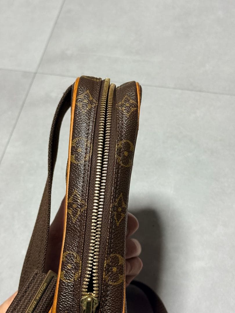 Louis Vuitton モノグラム ボディバッグ