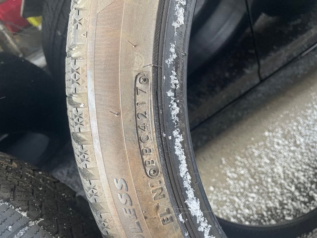 M*a様 ブリヂストン　VRX2 235/40r19