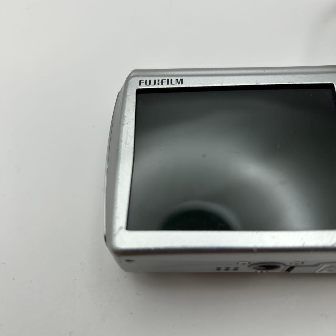 動作品　FUJIFILM デジカメ　FinePix f100fd シルバー
