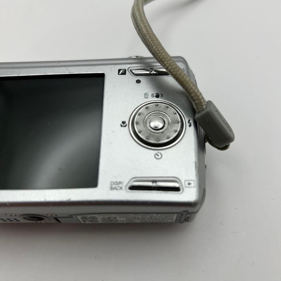 動作品　FUJIFILM デジカメ　FinePix f100fd シルバー