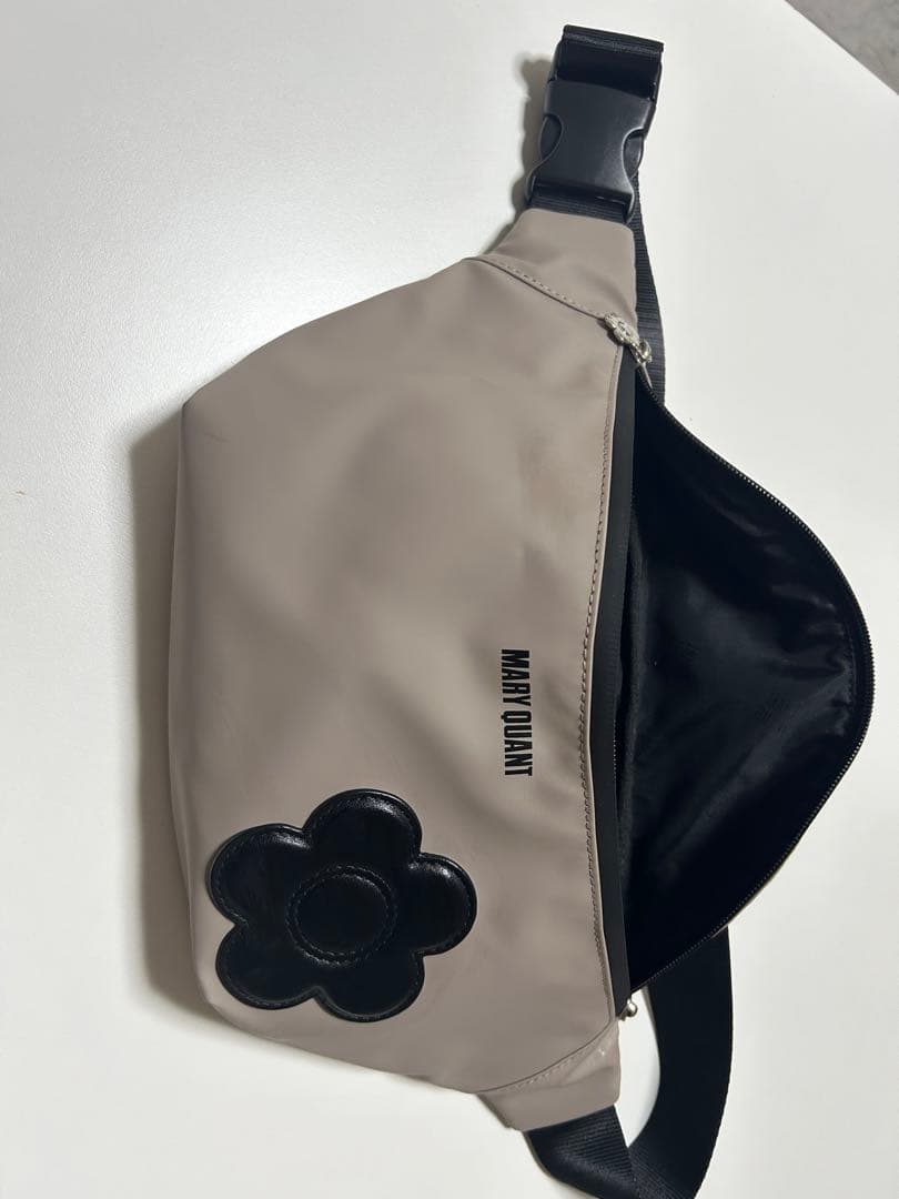 極美品 MARY QUANT マリクワ ボディバッグ 撥水 高級 コーデュラ生地