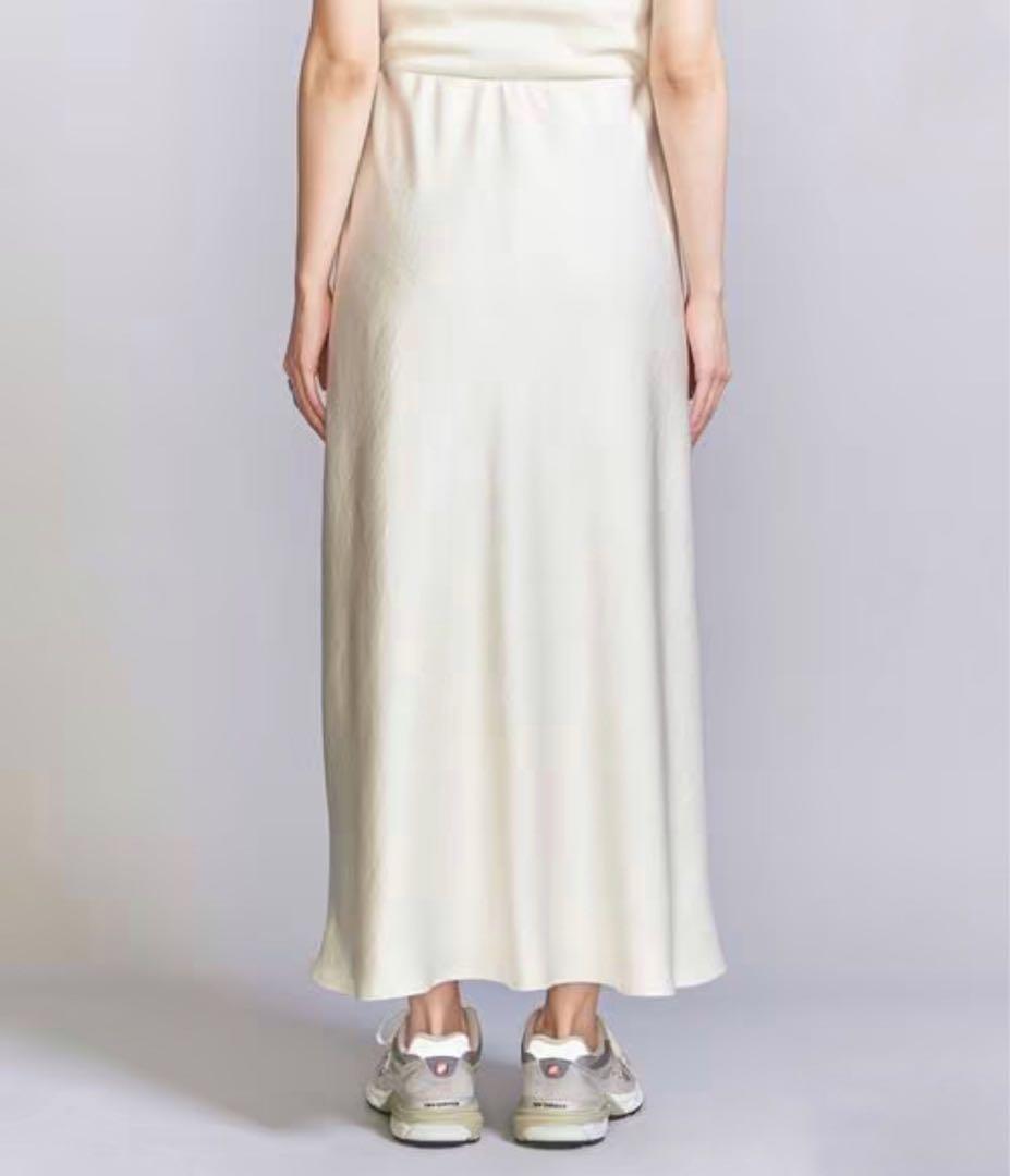ほぼ新品＊BEAUTY&YOUTH UNITED ARROWSサテンスカート白;