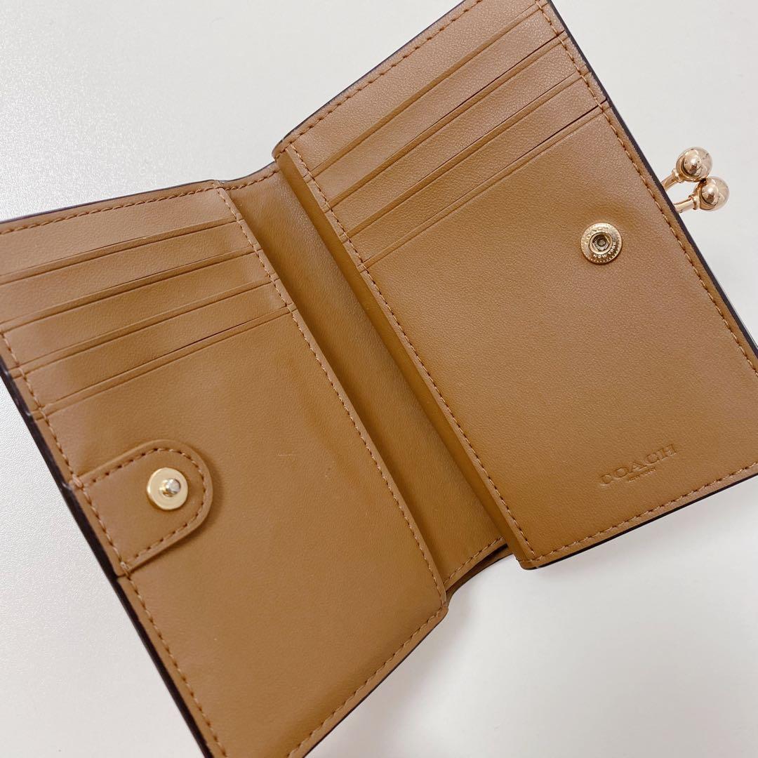 【大人気！】COACHコーチ★二つ折り財布★キスロック★ハートチェリープリント