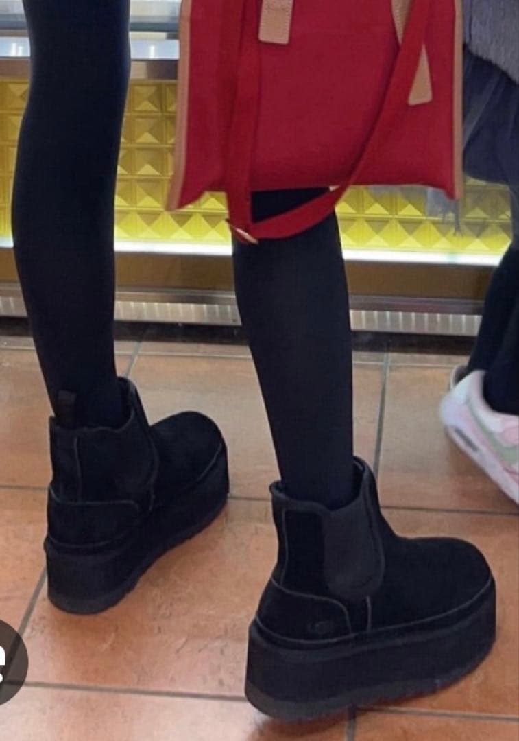 UGG ニューメルプラットフォーム チェルシー 黒 7 24㎝