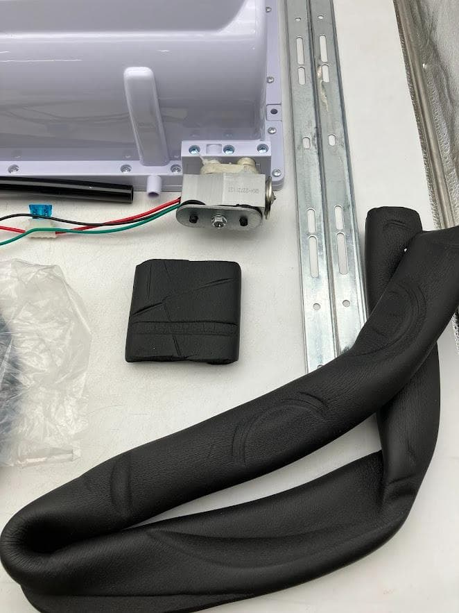 カーエアコン　並行輸入品　12V　トラック　キャンピングカー　蒸発器