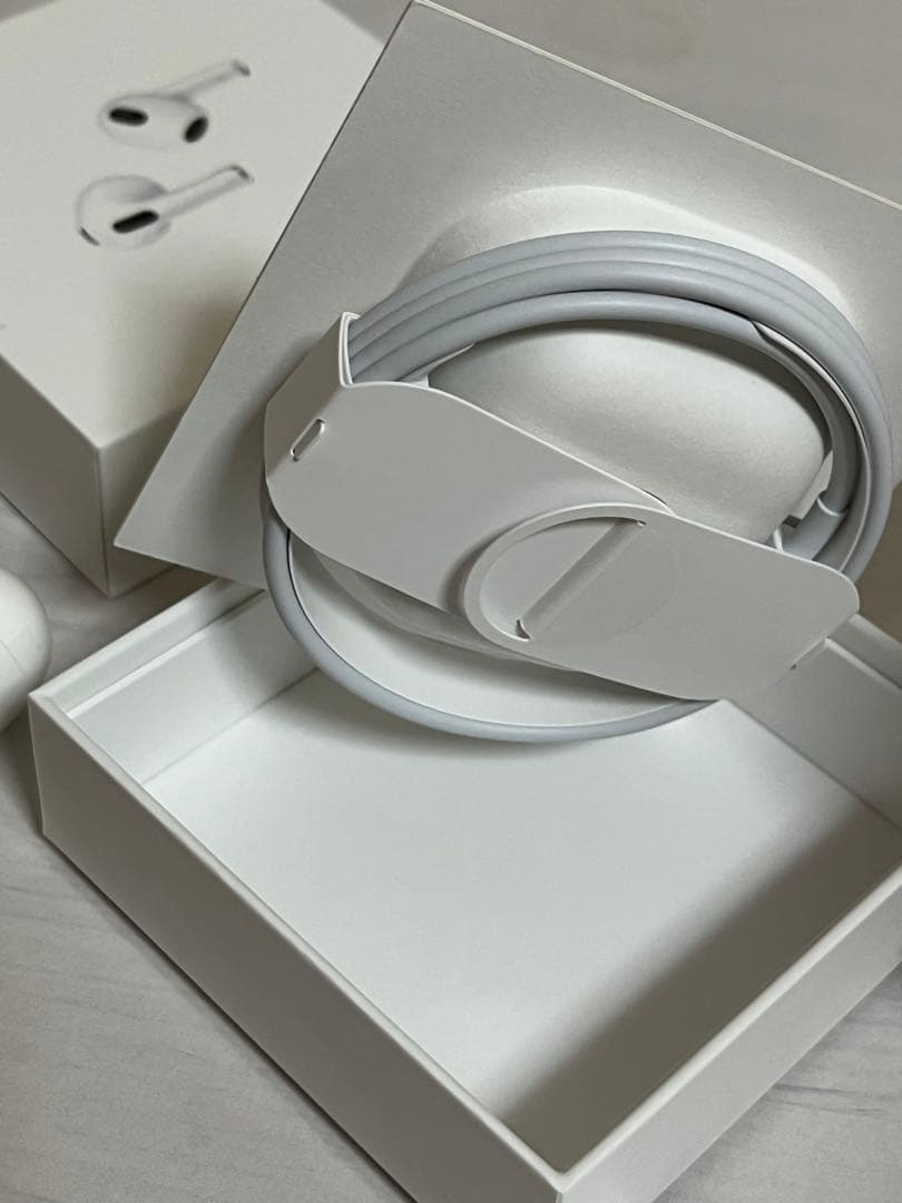 ■美品 AirPods 第3世代 左耳のみ 右耳なし 純正 Apple 箱付き
