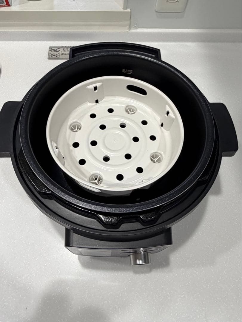 【美品】アイリスオーヤマ 電気圧力鍋 4L 時短料理　ブラック　KPC-MA4