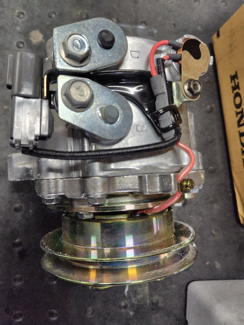 d*1様 ホンダ　ビート　純正エアコンコンプレッサー　TR-70