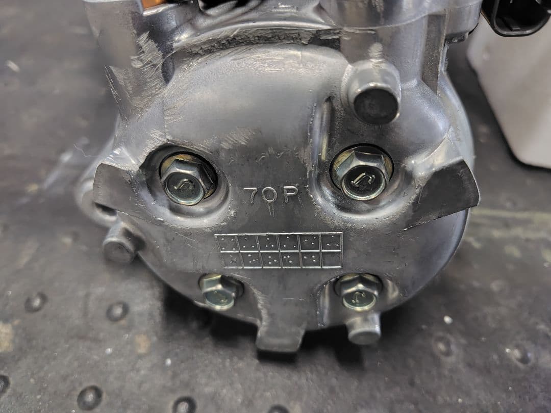 d*1様 ホンダ　ビート　純正エアコンコンプレッサー　TR-70
