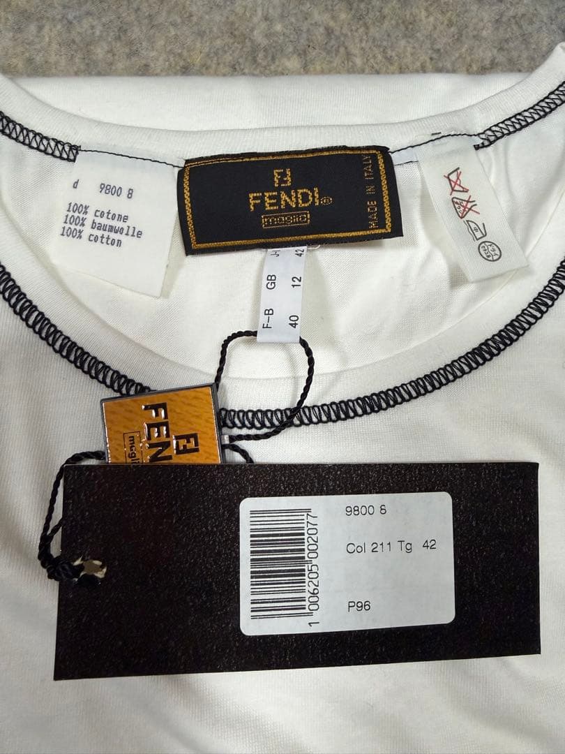 FENDI レディース　Tシャツ