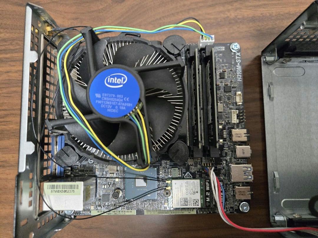 DeskMini 310 i3-8100 メモリ8GB アンテナ増設 箱付き