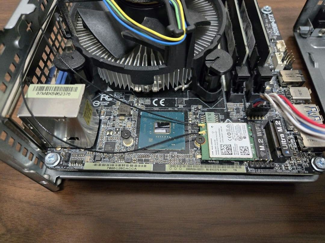 DeskMini 310 i3-8100 メモリ8GB アンテナ増設 箱付き