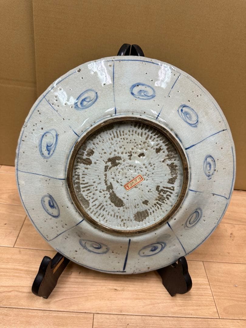 青い花柄の陶器皿　 美術品　伊万里焼　染付　皿立て付いてません