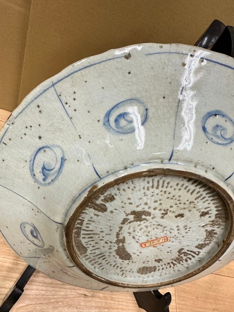 青い花柄の陶器皿　 美術品　伊万里焼　染付　皿立て付いてません