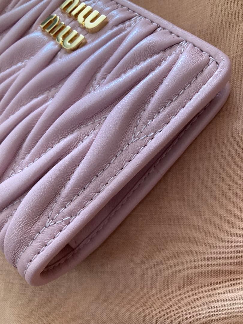【美品・付属品完備】MIU MIU マテラッセレザー 折りたたみ財布 薄ピンク