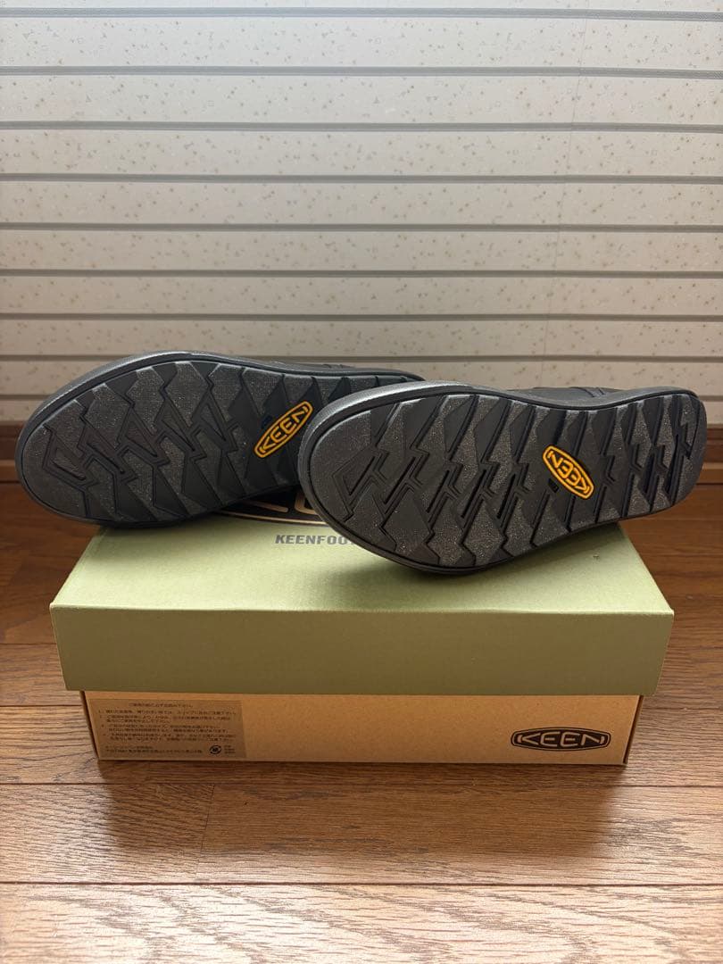 キャンディ❣️新品未使用　KEEN ブラック サイドゴアブーツ　エレナ