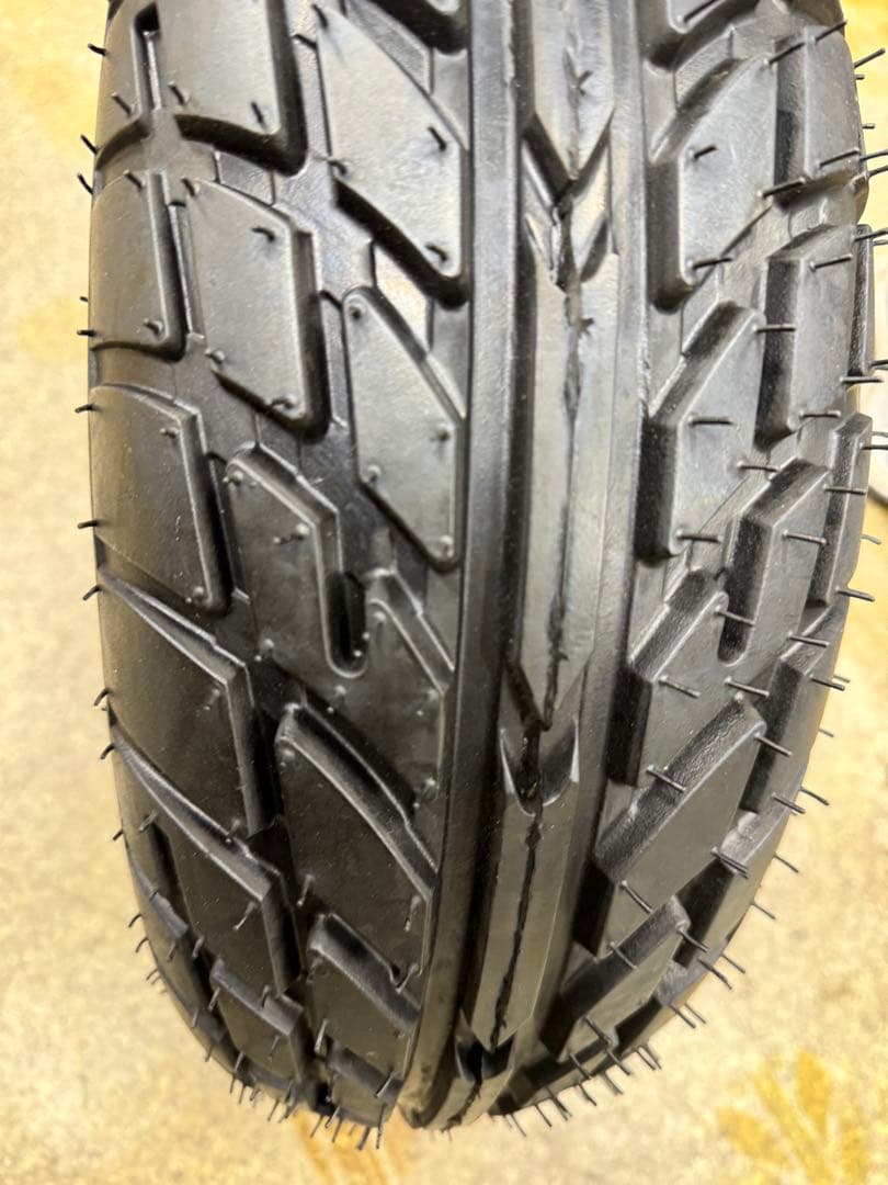 タイヤ　 19X7.00-8 4本セット