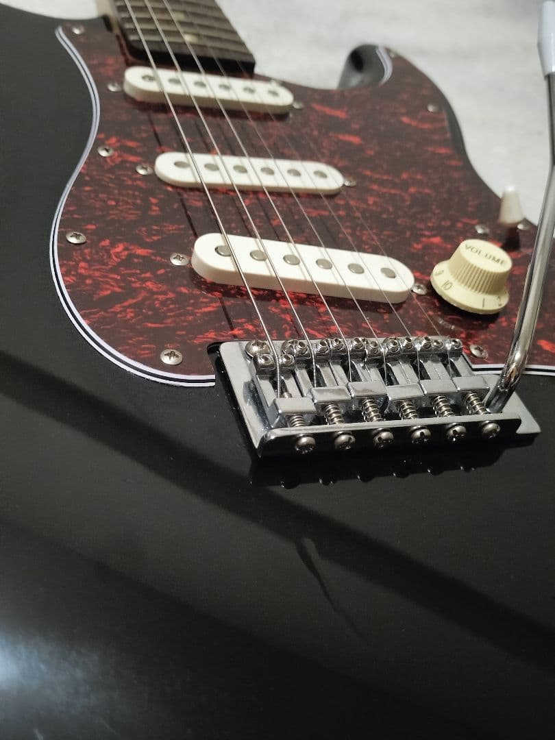 Squier ストラト Affinity 黒 べっ甲柄PG ケースオマケ多数付き