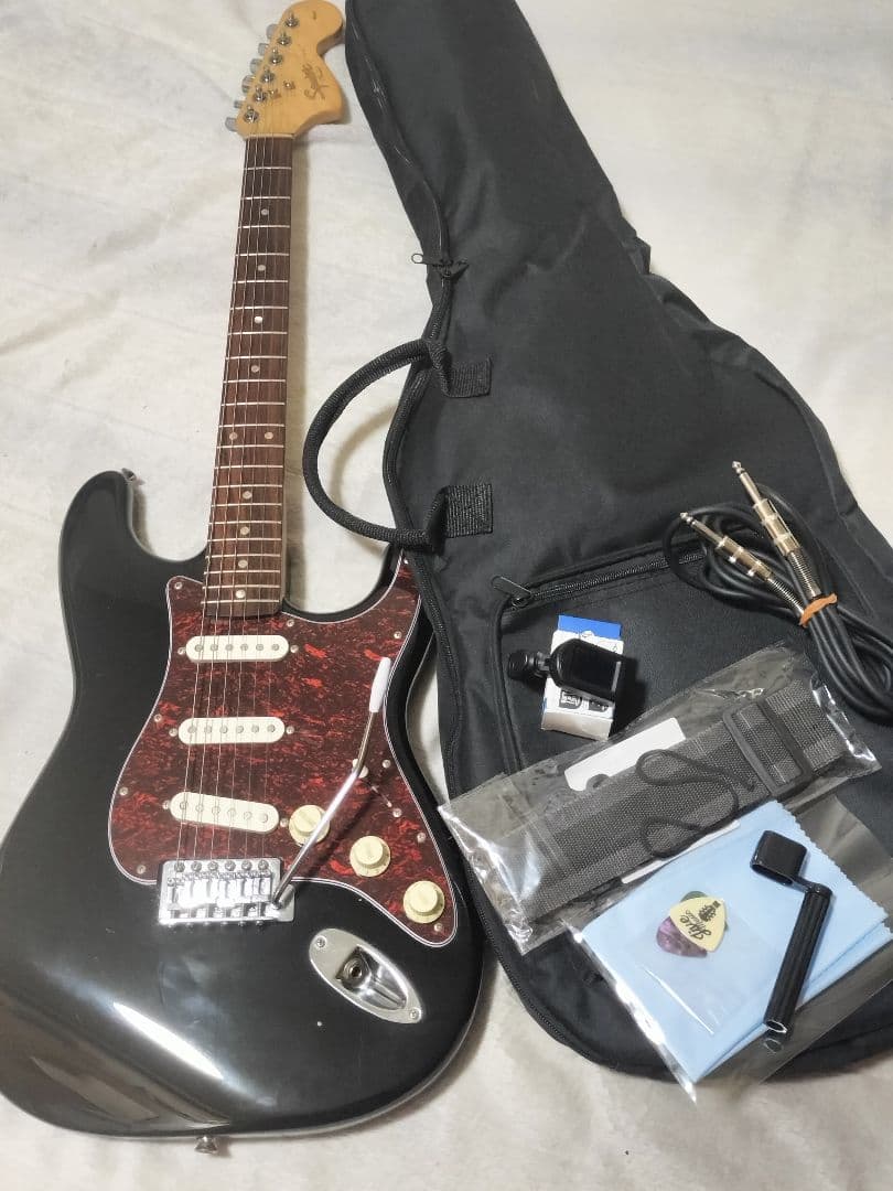 Squier ストラト Affinity 黒 べっ甲柄PG ケースオマケ多数付き