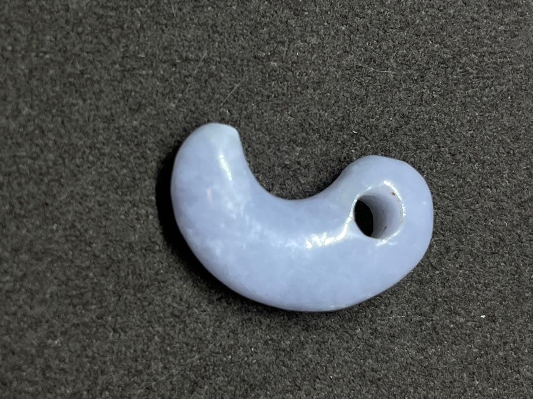 義一さん古墳時代　翡翠製勾玉　ラベンダー翡翠　出土品