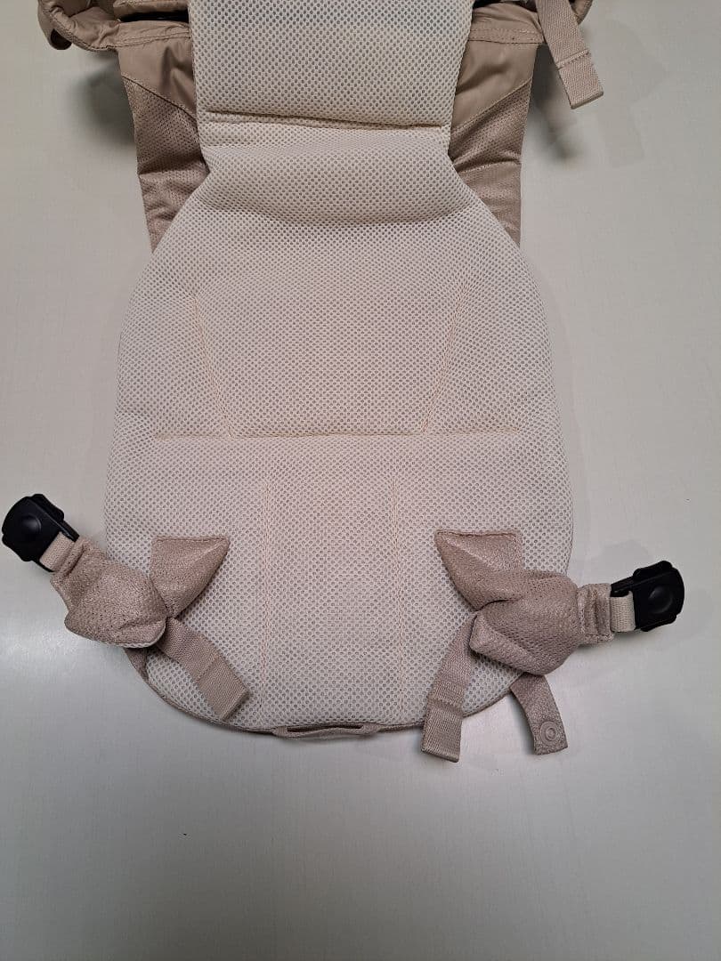 ベージュ メッシュ 抱っこ紐