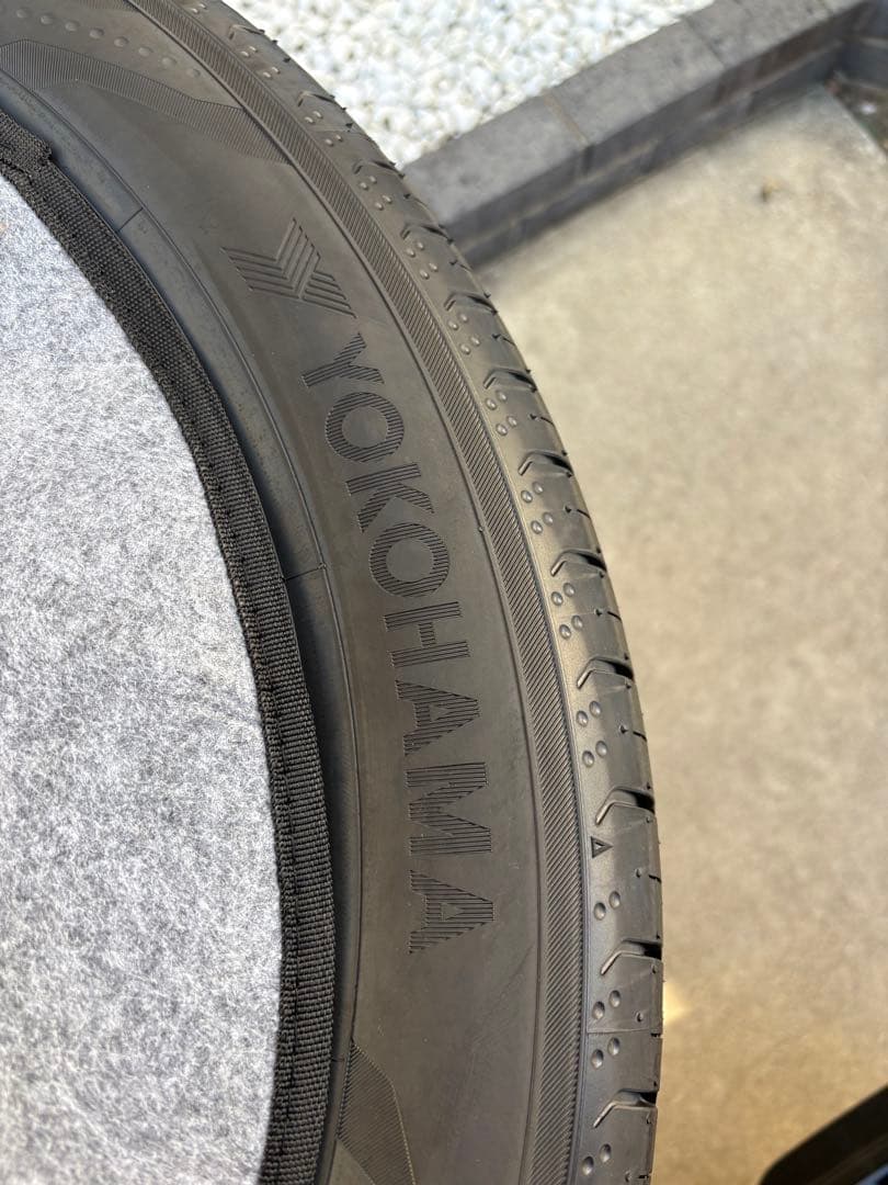 4039①新車外し 40系アルファード 純正タイヤ2本　225/60r18