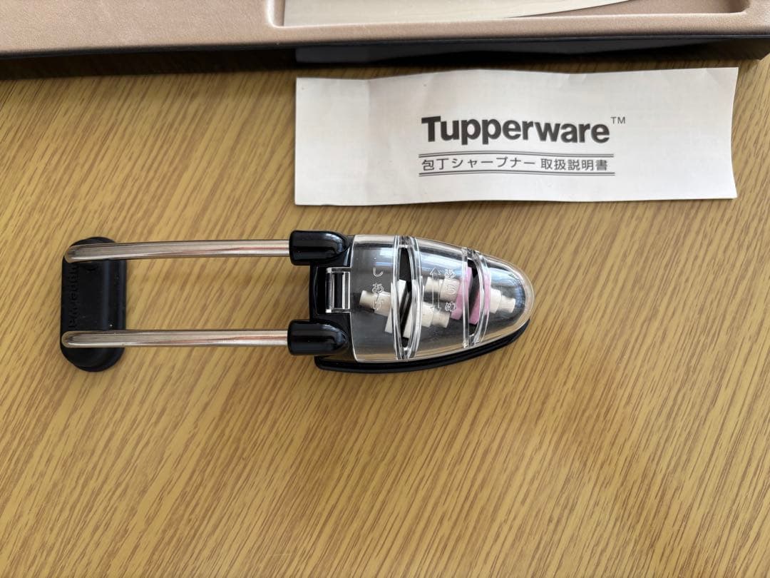 【新品】Tupperware 三徳包丁 ステンレス＋包丁シャープナーセット