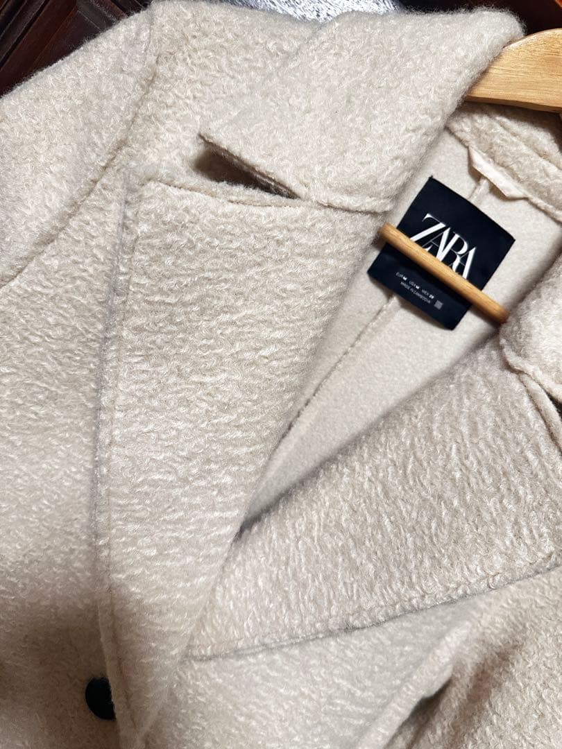 ZARA ブークレー生地オーバーコート
