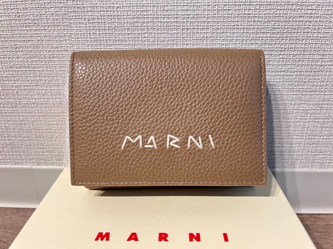 【新品未使用】MARNI 三つ折り財布 ベージュ 現行モデル 箱タグ付き マルニ