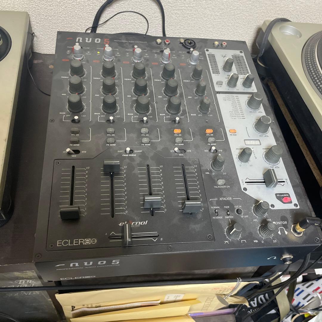 ターンテーブル2台とミキサー