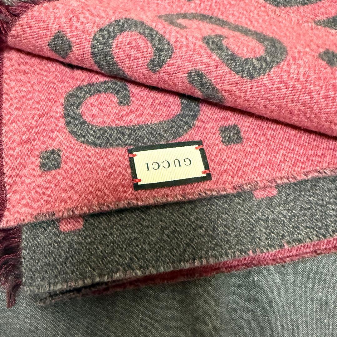 GUCCI グッチ　マフラー　ロゴ　ピンク　グレー
