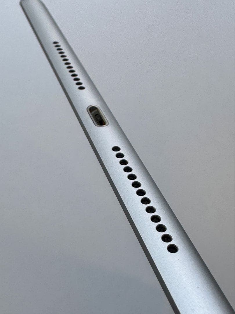 【美品】Apple iPad 第7世代 10.2インチ シルバー 本体