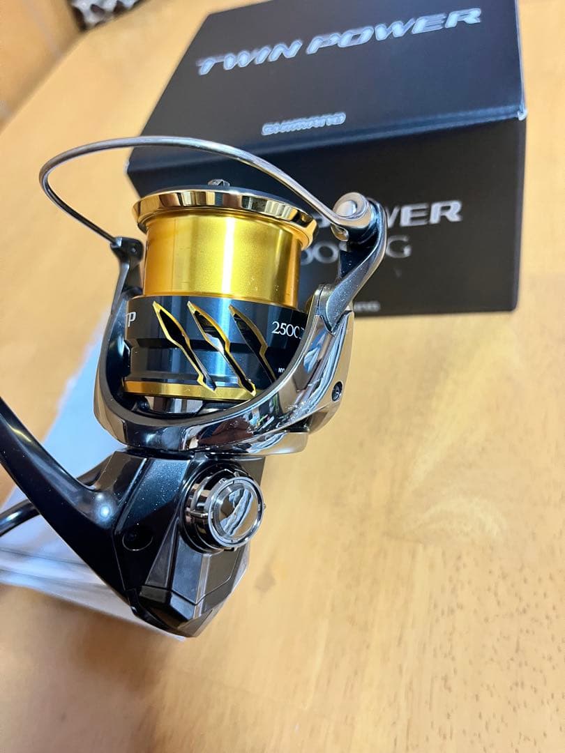 シマノ　20ツインパワー2500shg