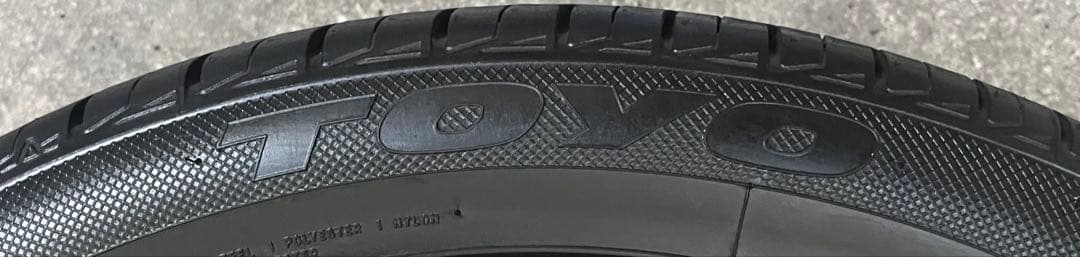 うっすらイボ　9.9分山　トーヨー　ナノエナジー　215/45R18 24年製