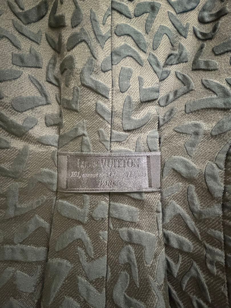 ルイヴィトン Louis Vuitton 黒　ロゴジャケット