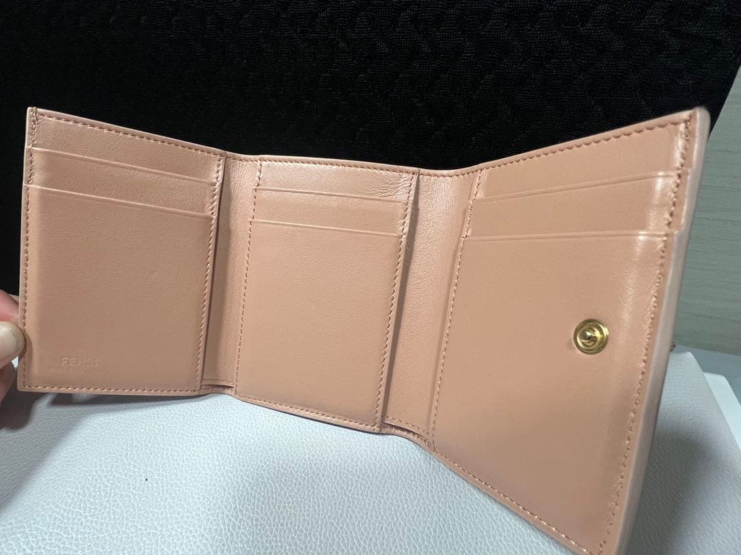 Fendi ベージュ フラップ財布
