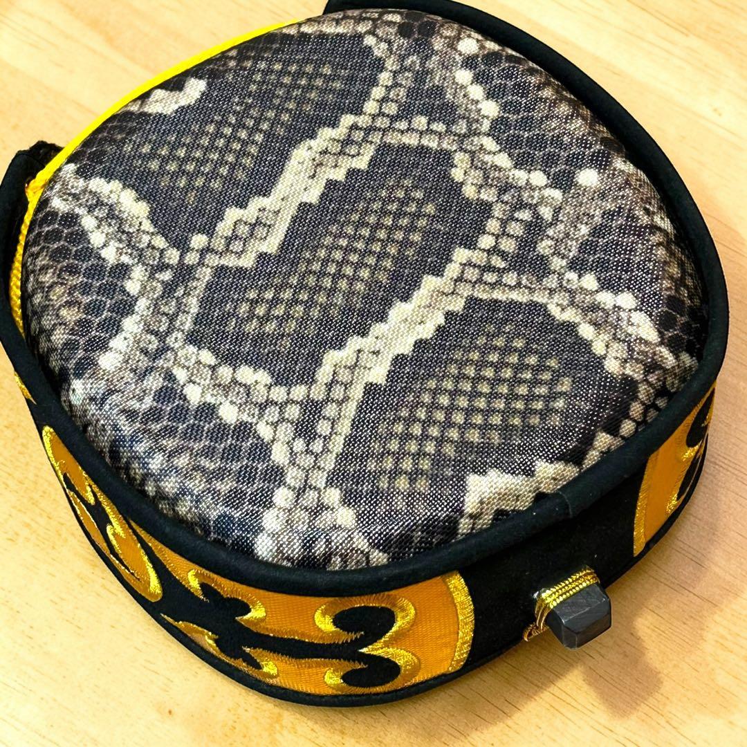 ほぼ未使用級❣️極美品✨沖縄三線 人工皮 天裏金箔仕上げ 付属品充実 ケース付