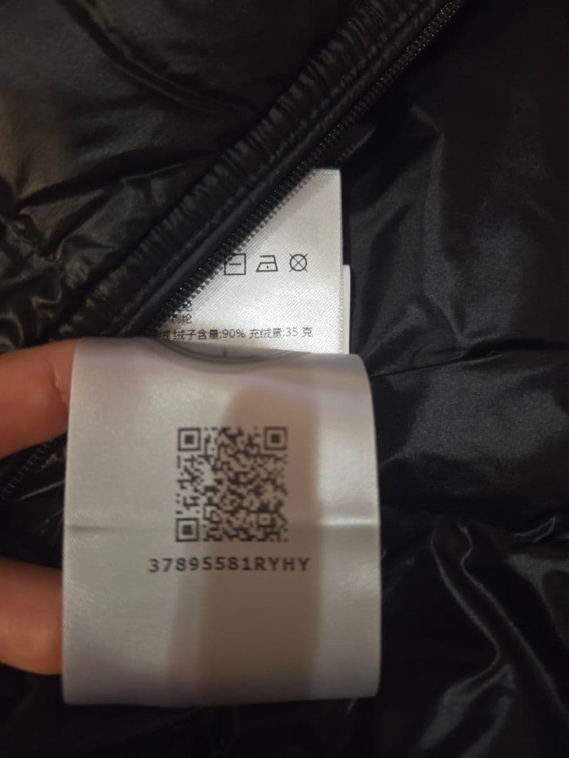 【新品】モンクレール ブラック ダウンベスト　紙袋付き 最終値下げ！