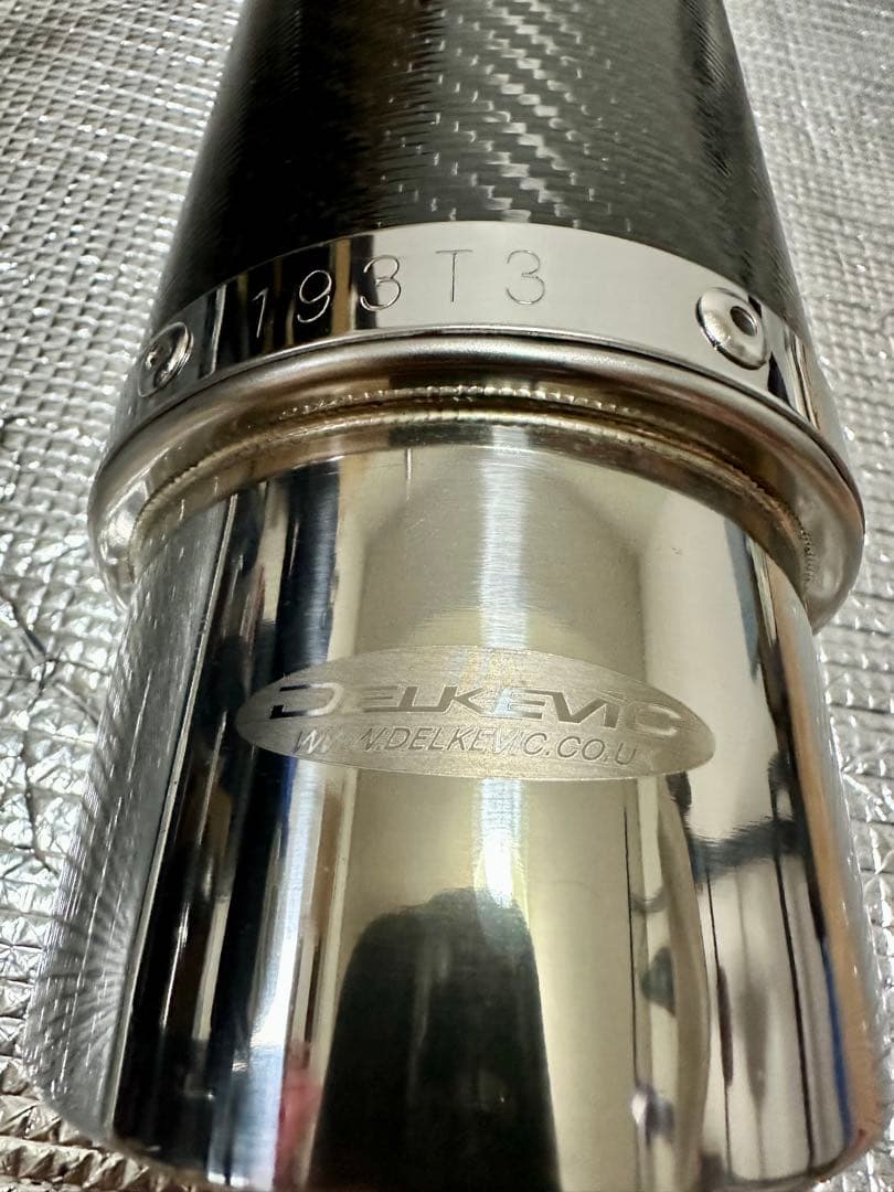 Delkevic カーボンサイレンサー