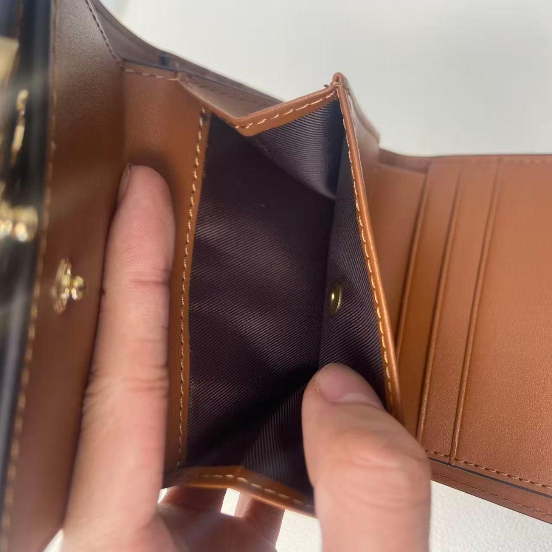 CELINE（セリーヌ） ブラウン レザー 三つ折り財布 カードポケット付き