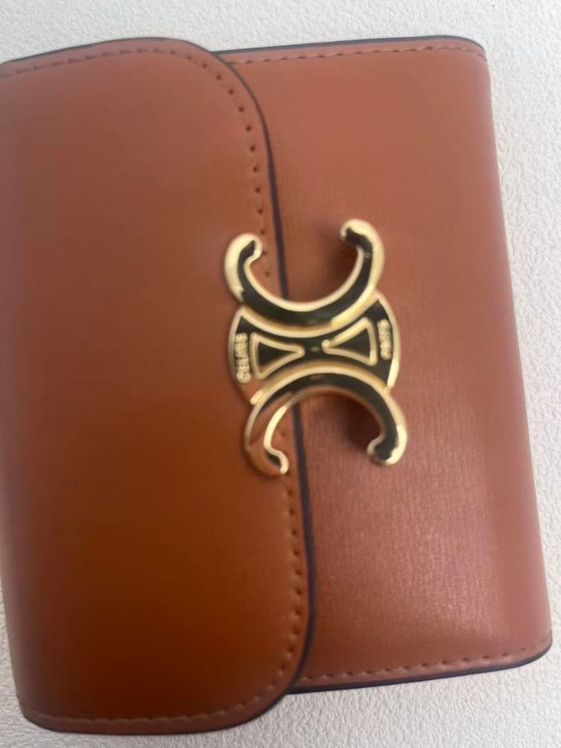 CELINE（セリーヌ） ブラウン レザー 三つ折り財布 カードポケット付き