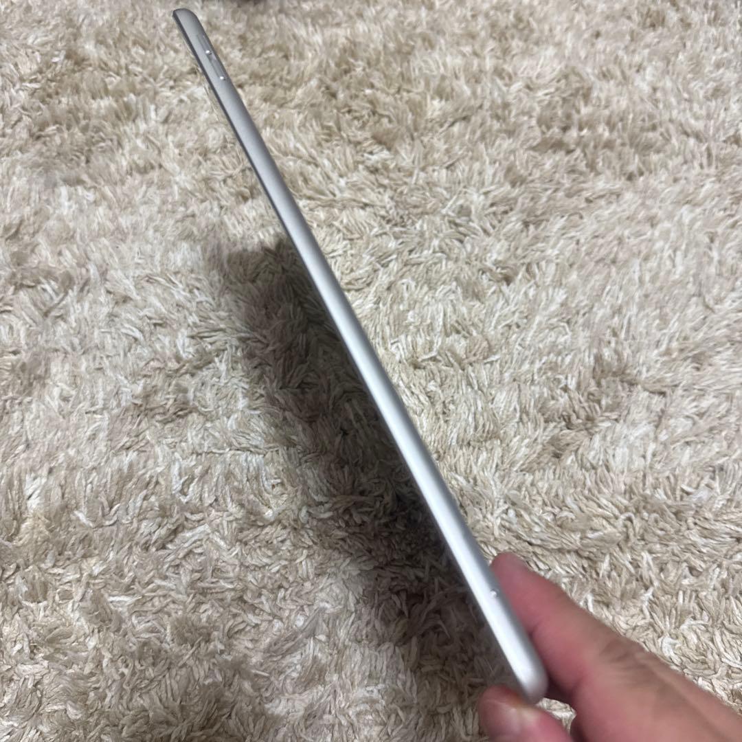 Apple iPad 8世代A2429 シルバー32GB 中古品