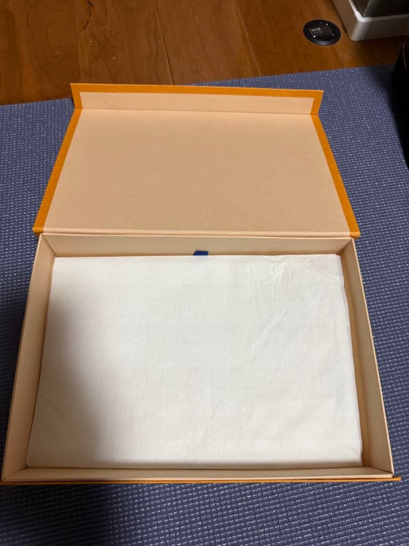 LOUIS VUITTON 赤 マフラー