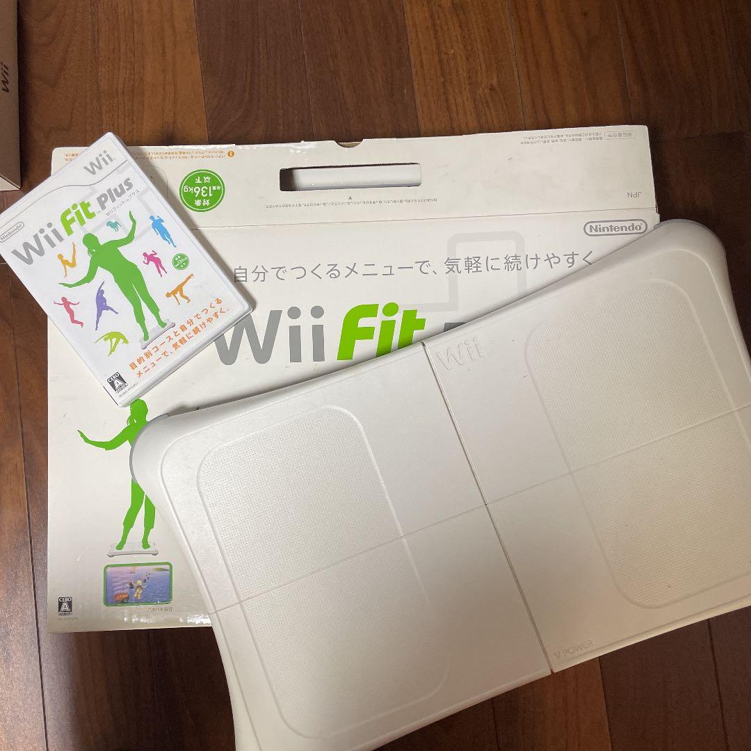 Wii 本体　& Wii Fit  & ソフトなどその他