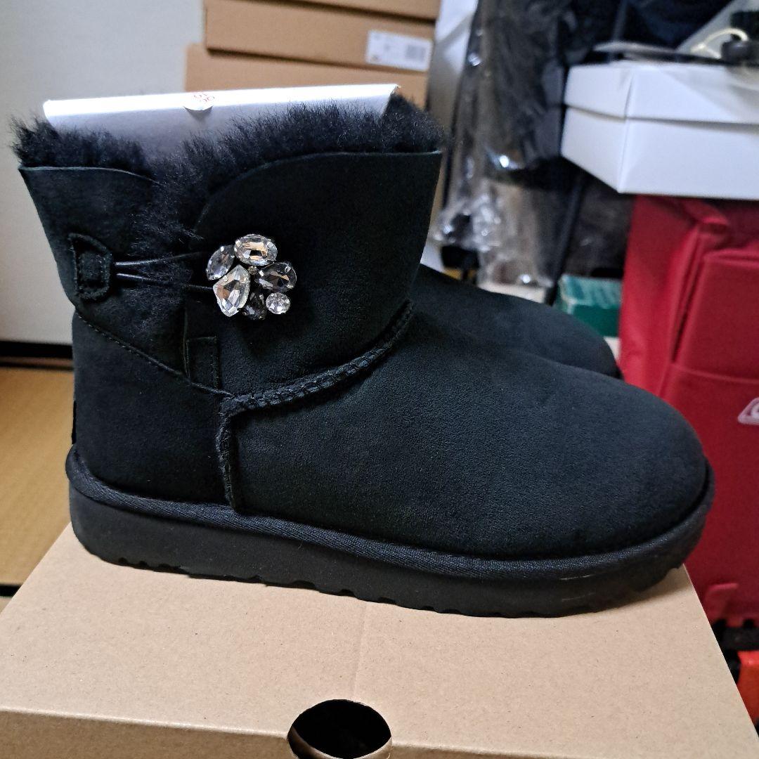 UGG ブラック ビジュー付き ムートンブーツ