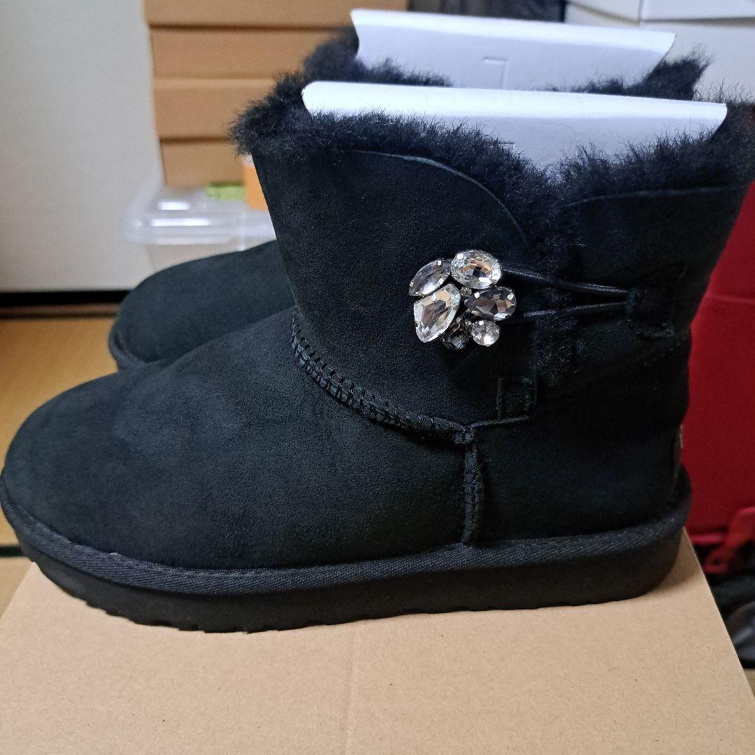 UGG ブラック ビジュー付き ムートンブーツ