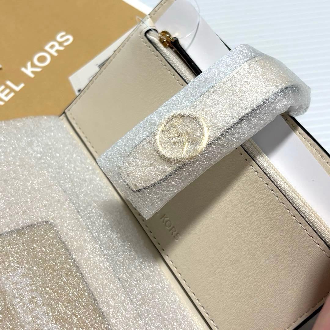 ⭐︎ 【新品、未使用品】♪かわいい♡マイケルコース 2つ折り財布　アイボリー